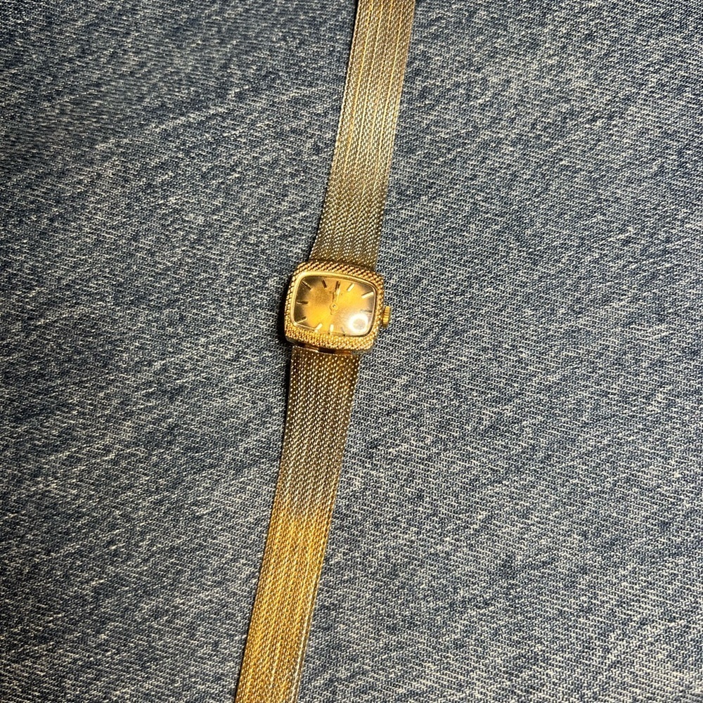 Vintage 1960's Timex Two-Toned Mesh Watch - Picture 8 of 16